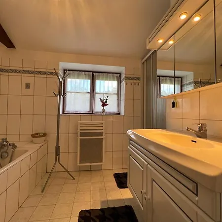 別荘 Proche Le Mans, L'eveque,maison Forestiere, Accueil Chevaux Possible 11 Pers *